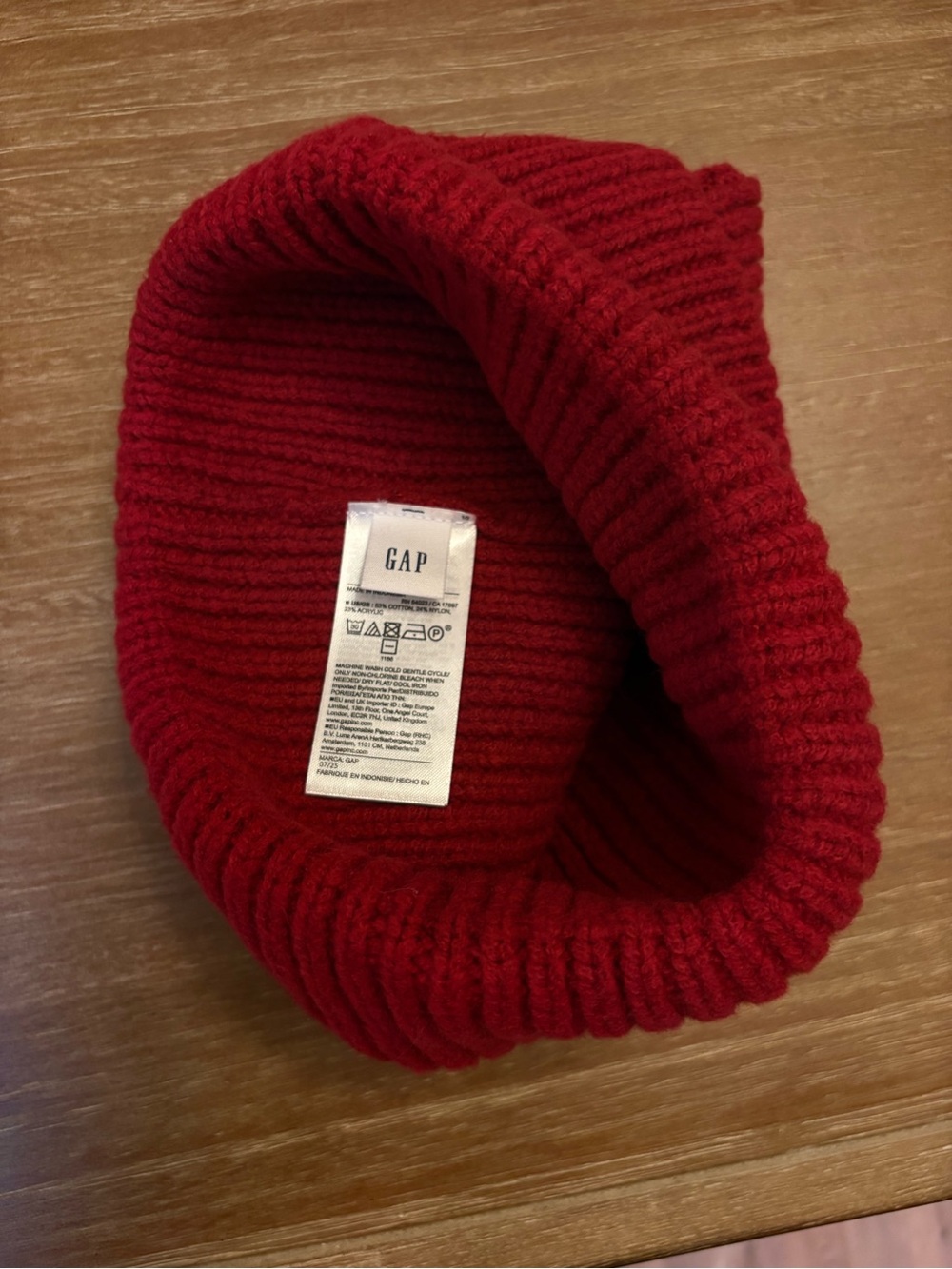 GAP Red Ribbed Cuffed Beanie - Picture 3 of 7